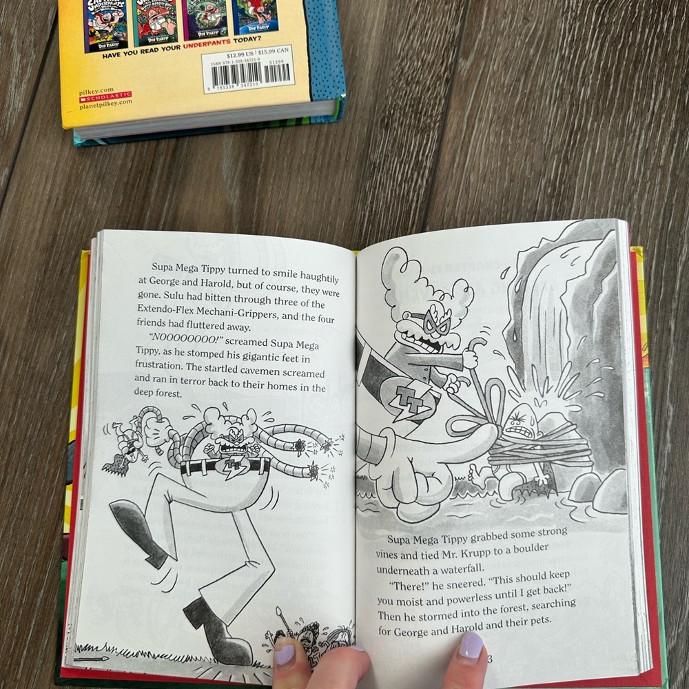 CAPTAIN UNDERPANTS 4 Books - Picture 7 of 10
